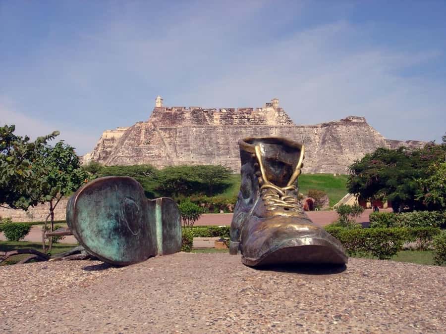 Cartagena: CITY TOUR OVERVIEW of the city Boots castle chiva - San Felipe Castle from the outside