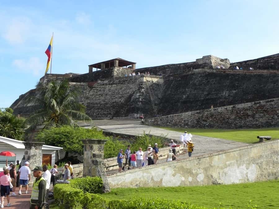 Cartagena: CITY TOUR OVERVIEW of the city Boots castle chiva - Meeting points across Bocagrande and the old city