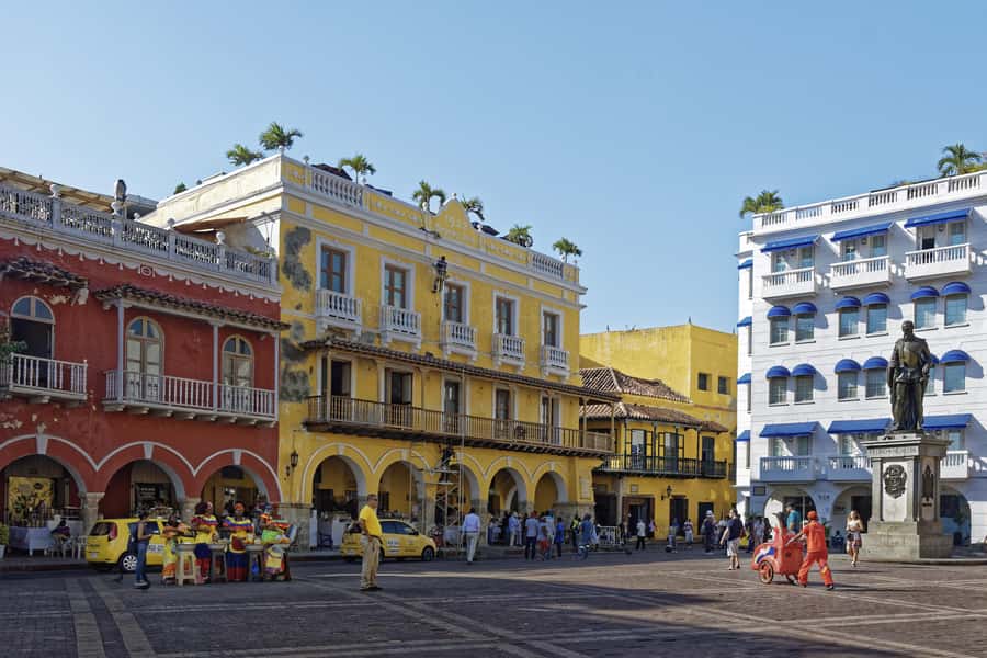 Cartagena: Complete Tour "San Felipe Castle, Popa and Getsemaní". - Bocagrande and Laguito add a modern contrast