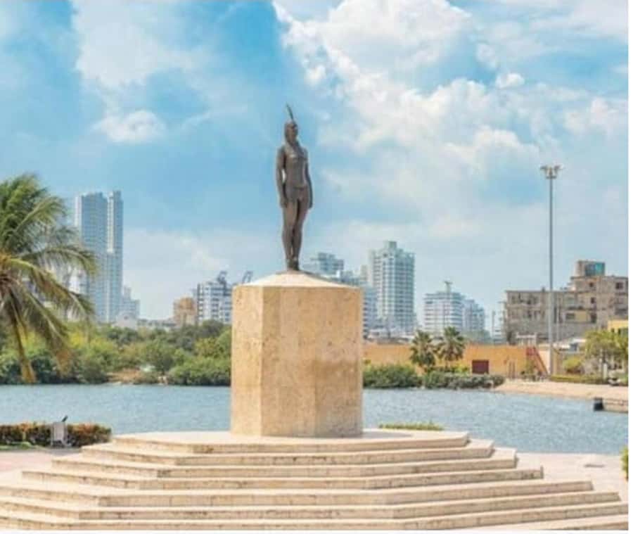 Cartagena: Panoramic City Tour, Monuments, Walls, Castle - Las Bóvedas and the final historic-center stop