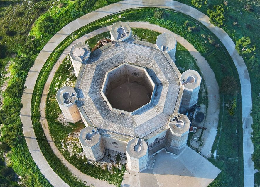 Castel del Monte private tour: The Crown of Italy - Seeing the interior and exterior together