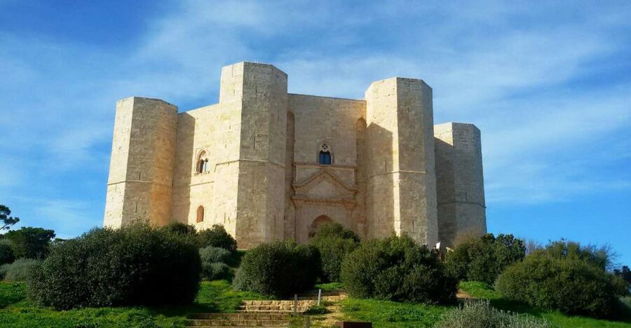 Castel del Monte private tour: The Crown of Italy - At the hilltop meeting point