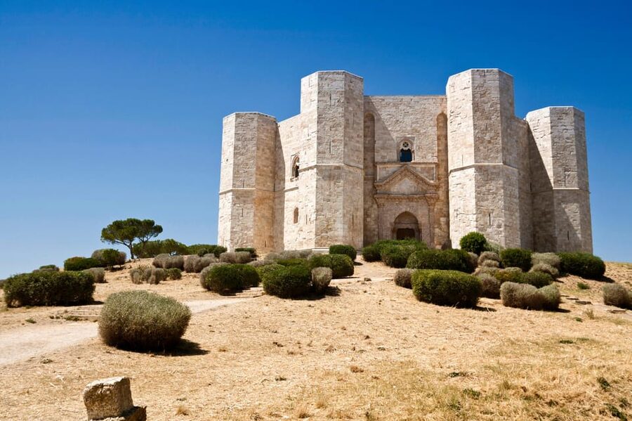 Castel del Monte Skip-the-Line Entry Ticket - Why Castel del Monte feels different from a normal castle
