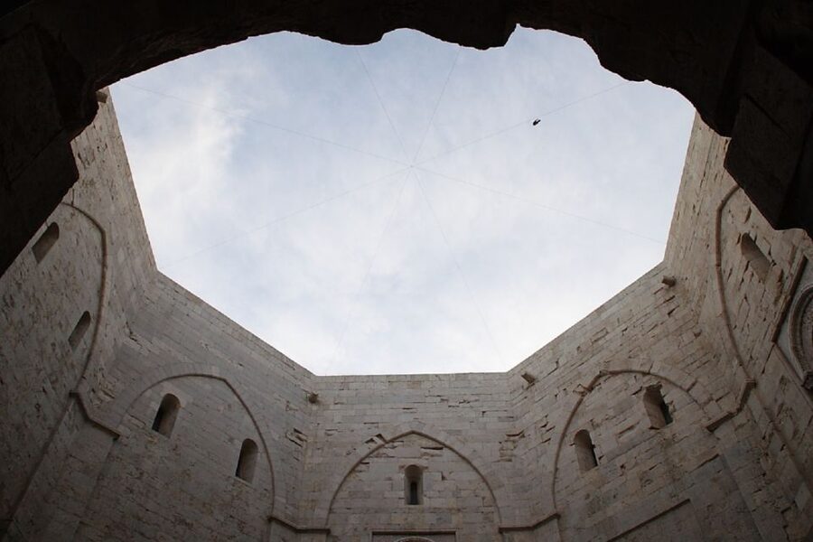 Castel del Monte Tour with transfer from Trani - Meeting beside Trani’s Swabian Castle