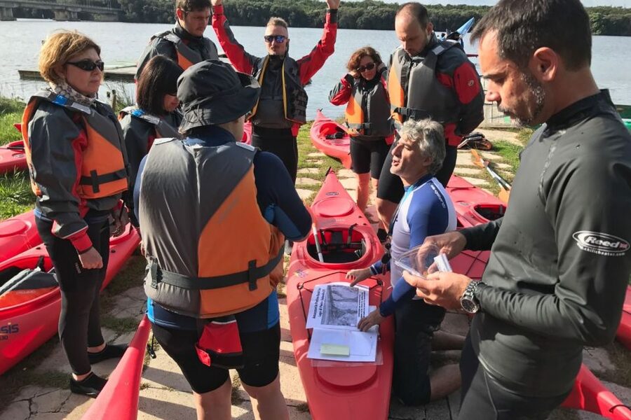 Castel Gandolfo: Kayak Food and Wine Tour - Your first paddle and the safety lesson
