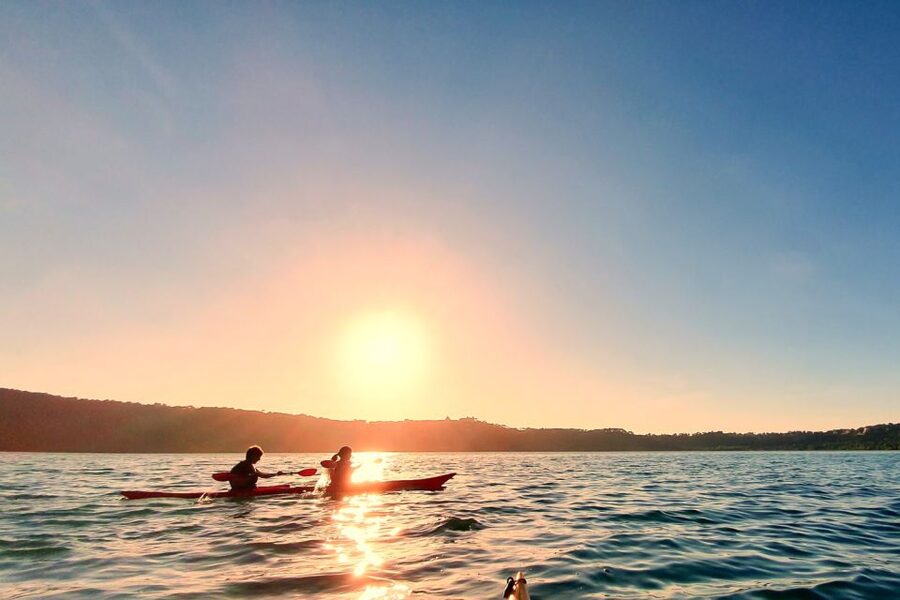 Castel Gandolfo: Kayak Food and Wine Tour - The submerged mill village