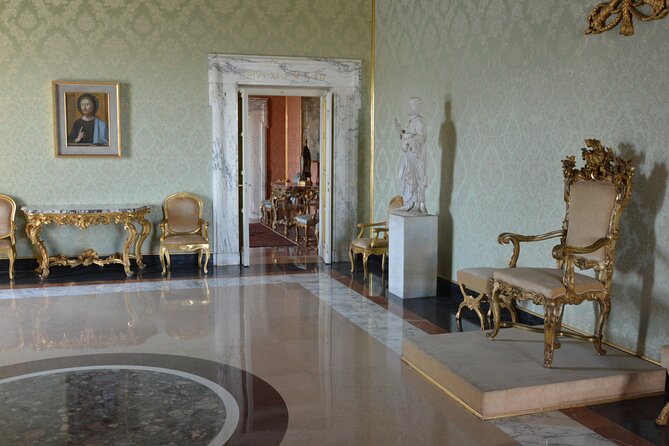 Castel Gandolfo: Papal Apartments and Secret Garden Entry Ticket - Why Castel Gandolfo feels different from Rome
