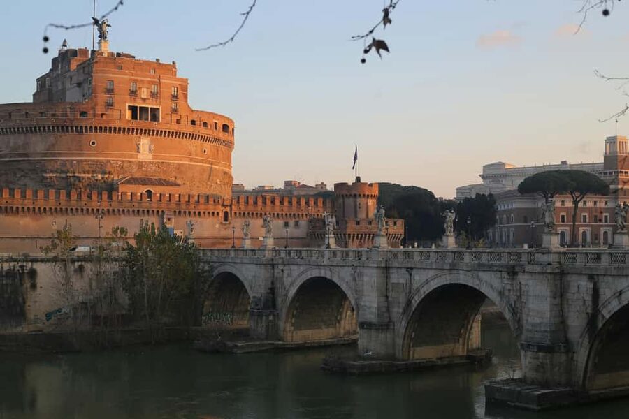 Castel Sant’Angelo: Ticket with optional Vatican or Pantheon - Finding the orange umbrella before entry