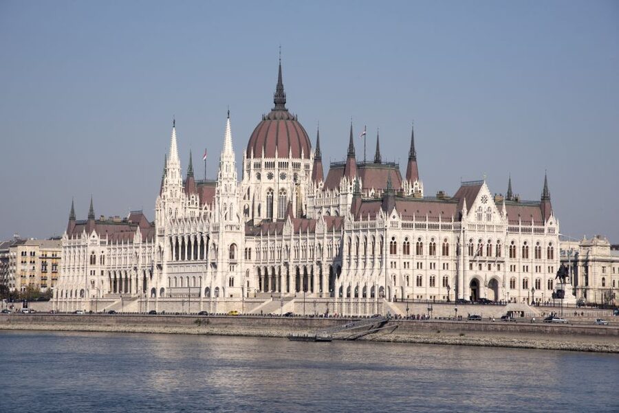 Castle District & Pest Driving Tour with Danube River Cruise - Who should book this Budapest tour