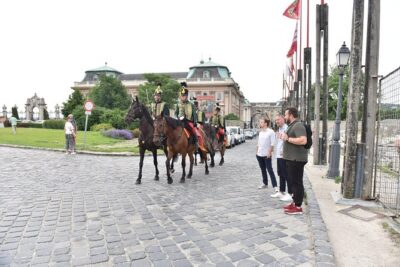 Castle District tour with Matthias Church Ticket & Cake & Coffee