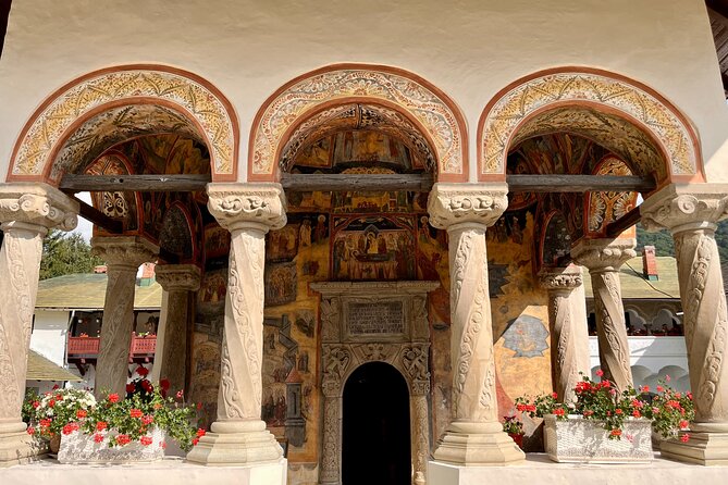 Castles Tours from Brasov - Bran Castle: folklore, stairs, and narrow passages