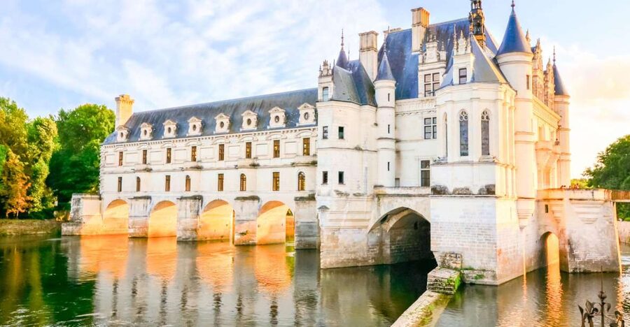 Chenonceau Castle: Private Guided Tour with Entry Ticket - Inside Chenonceau with a private guide