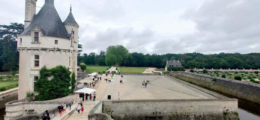 Chenonceau Castle: Private Guided Tour with Entry Ticket - Is $294 per person good value?