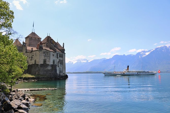 Chillon Castle Entrance Ticket in Montreux - Choosing between independent exploration and an audio guide