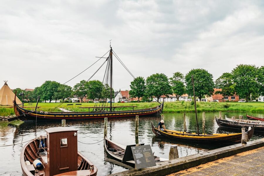 Copenhagen: Kronborg, Frederiksborg Castle and Roskilde Tour - Kronborg, Hamlet, and the sleeping Viking
