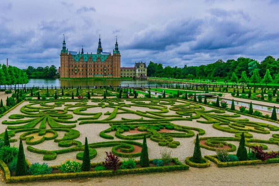 Copenhagen: Rosenborg Castle Tour with Skip-the-Line Ticket - Choosing the Amalienborg Palace option