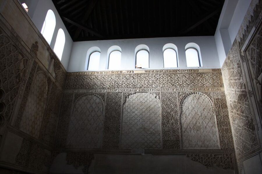 Córdoba: Alcázar and Jewish Quarter 2-Hour Guided Tour - Key points at a glance