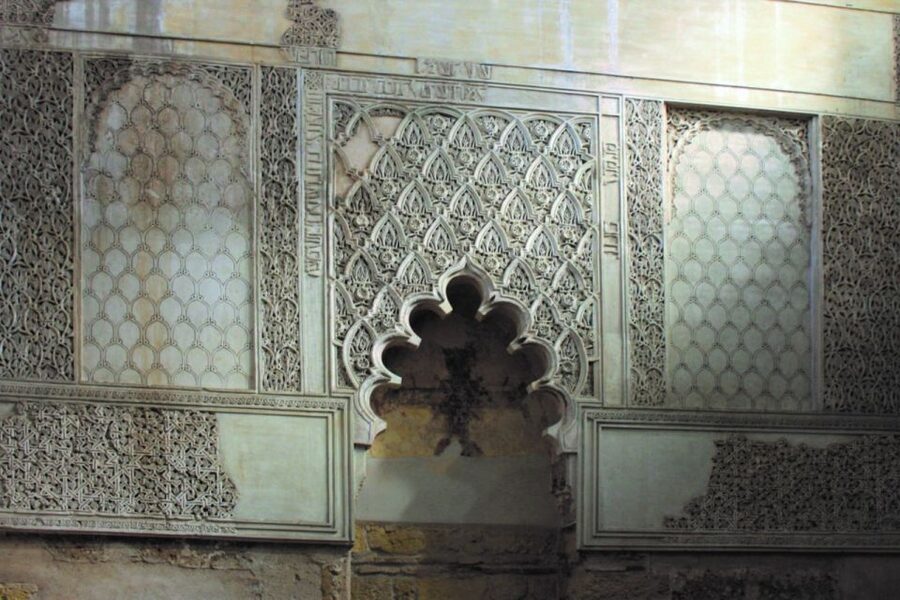 Córdoba: Alcázar and Jewish Quarter 2-Hour Guided Tour - Starting beside Córdoba’s Jewish Quarter wall