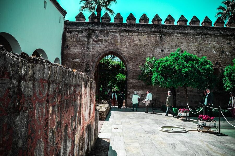 Cordoba: Alcázar de los Reyes Cristianos 1-Hour Guided Tour - Finishing among fountains and flowers