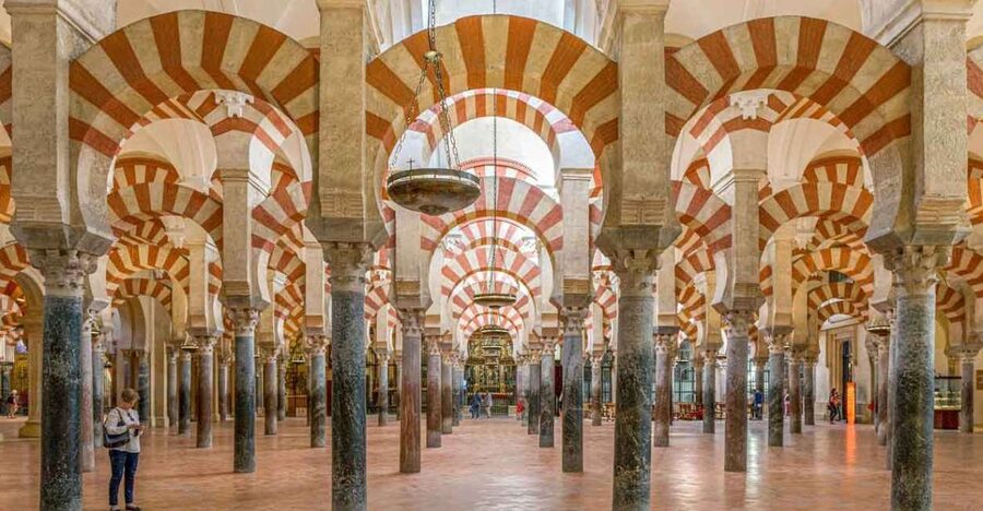 Córdoba: Mosque and Alcazar Private Tour with tickets - The Mosque-Cathedral and its layers of faith