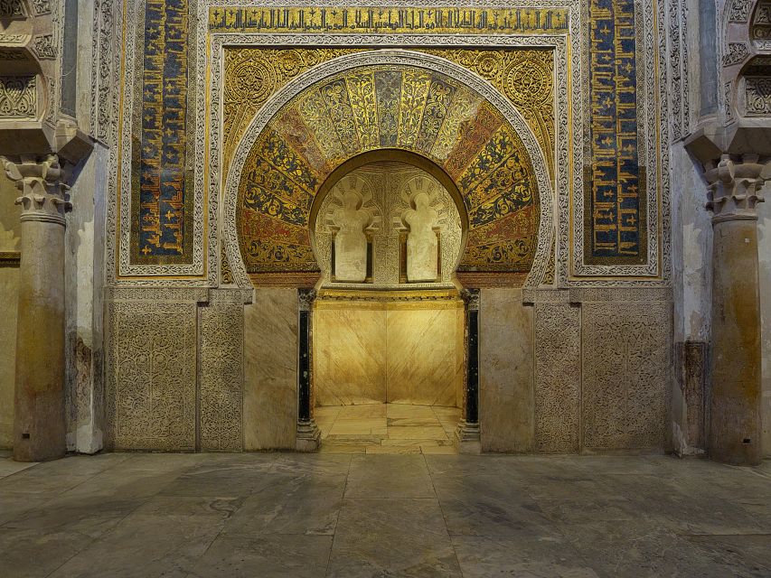 Córdoba: Mosque and Alcazar Private Tour with tickets - Streets, towers, and the city between the monuments