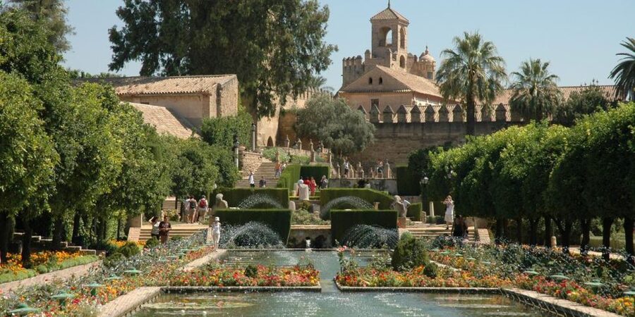 Córdoba: Mosque and Alcazar Private Tour with tickets - Should you book the Córdoba Mosque and Alcazar tour?
