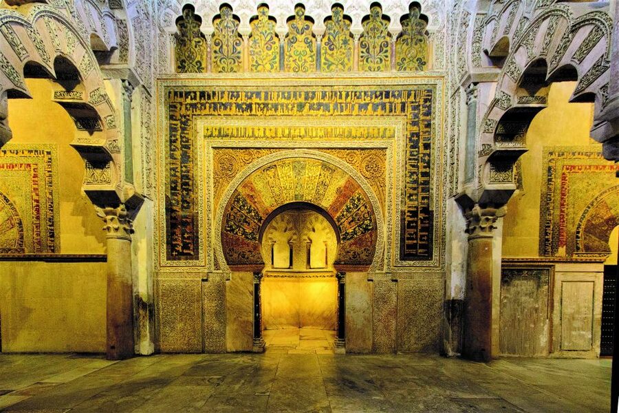 Córdoba: Mosque-Cathedral & Alcazar Guided Tour - From arches to royal power at the Alcazar