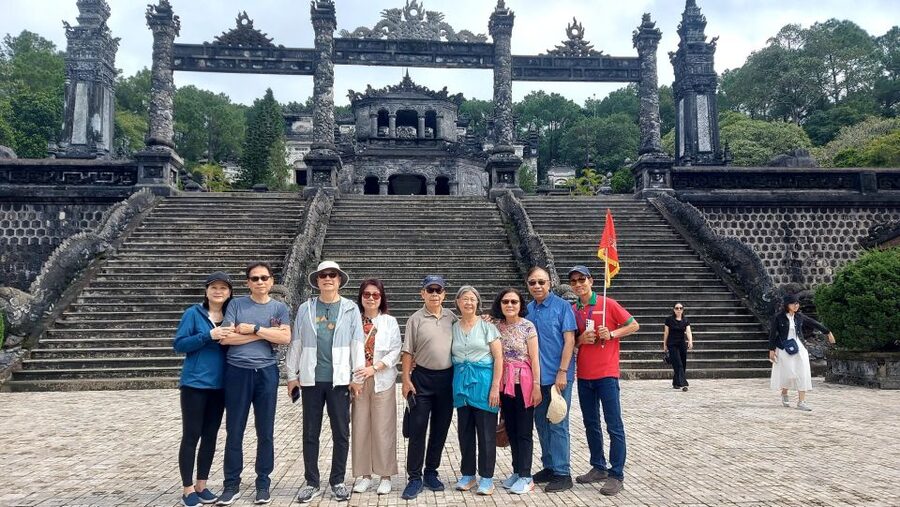 DaNang/Hoi An: Hue Citadel via Hai Van Pass Small Group Tour - A local lunch in Hue