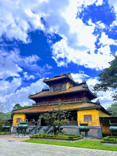 DaNang/Hoi An: Hue Citadel via Hai Van Pass Small Group Tour - Khai Dinh Tomb and its 127 steps