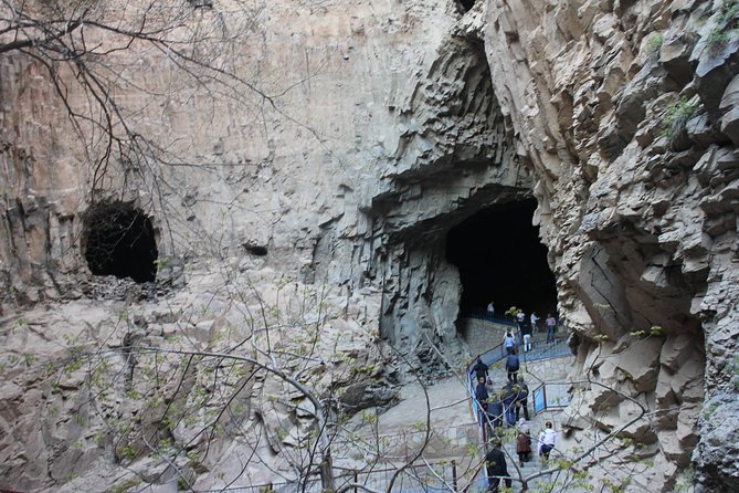 Day Tour from Nakhchivan to Alinja Castle, Ashabi Kahf and Khanegah Tomb - Khanegah Tomb and Azerbaijan’s religious past