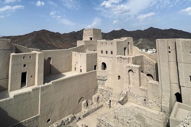 Day Tour to the Enchanting Forts of Nizwa - Nizwa Souq: shopping after the fort