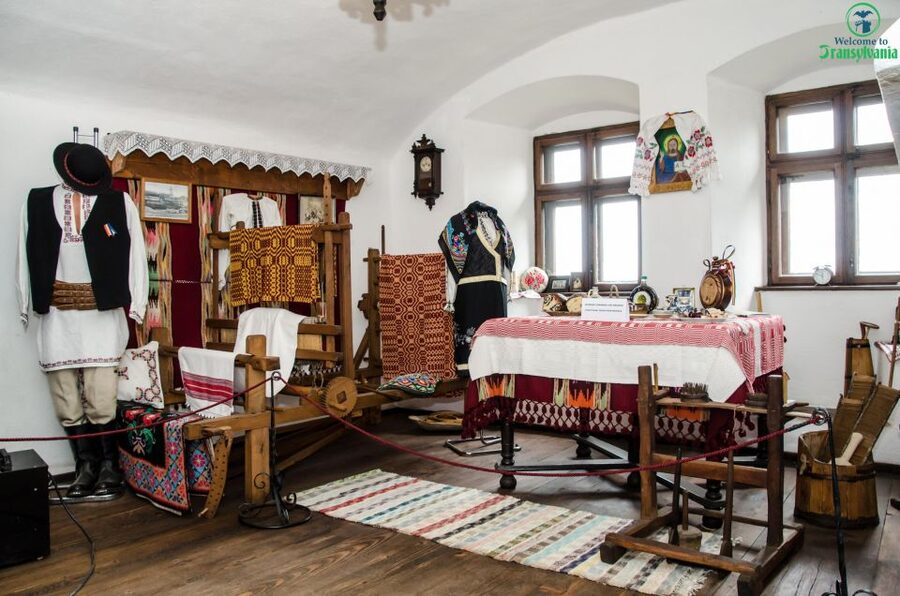 Day trip Bran Castle, Rasnov Fortress and Bear Sanctuary - Rasnov Fortress and the famous 147-meter well
