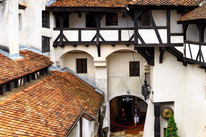 Day trip to Dracula's Castle, Peles Castle and Medieval Brasov - The 7:00 a.m. start at University Square