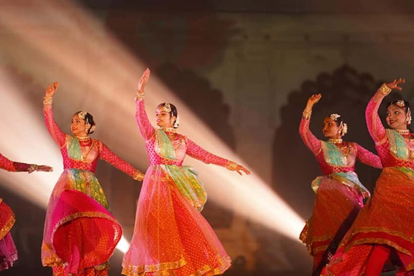 Delhi: Red Fort Light and Sound Show Guided Tour - Who should book this evening tour