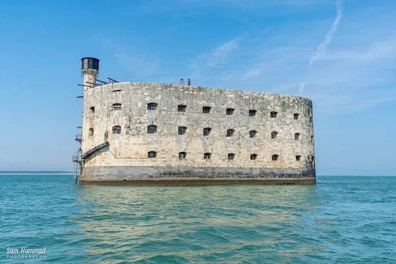 Discover Fort Boyard - Leaving La Rochelle through two historic towers