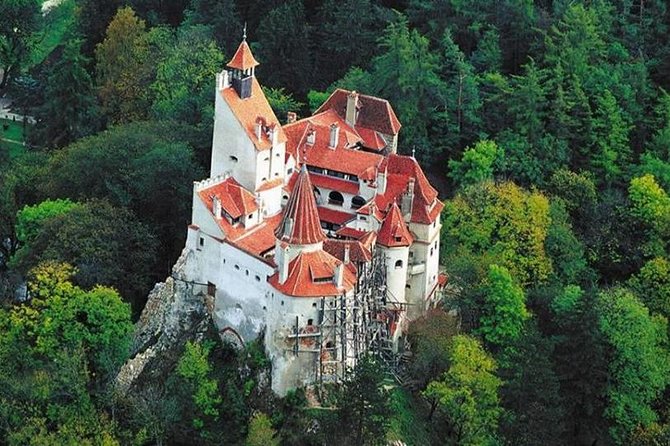 Dracula and Peles Castles Premium Tour with Hotel pick-up - Bran Castle: Dracula’s fortress and the busiest stop