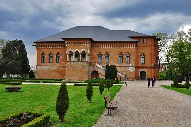 Dracula's Tomb and Mogosoaia Palace, Private Tour from Bucharest - Lake Snagov adds more than a photo stop