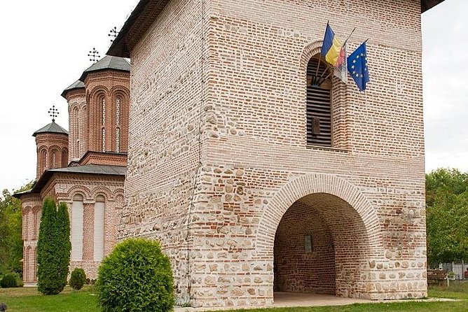 Dracula's Tomb and Mogosoaia Palace, Private Tour from Bucharest - My call on the experience