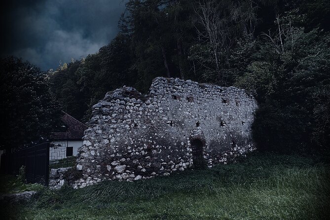 Dracula’s Tour – Vampires, Ghosts and Haunted Places in Bran - Queen Mary’s Heart Chapel and a warning at the fence