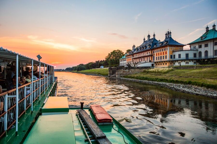 Dresden: Elbe River Cruise to Pillnitz Castle - Three castles near Loschwitz