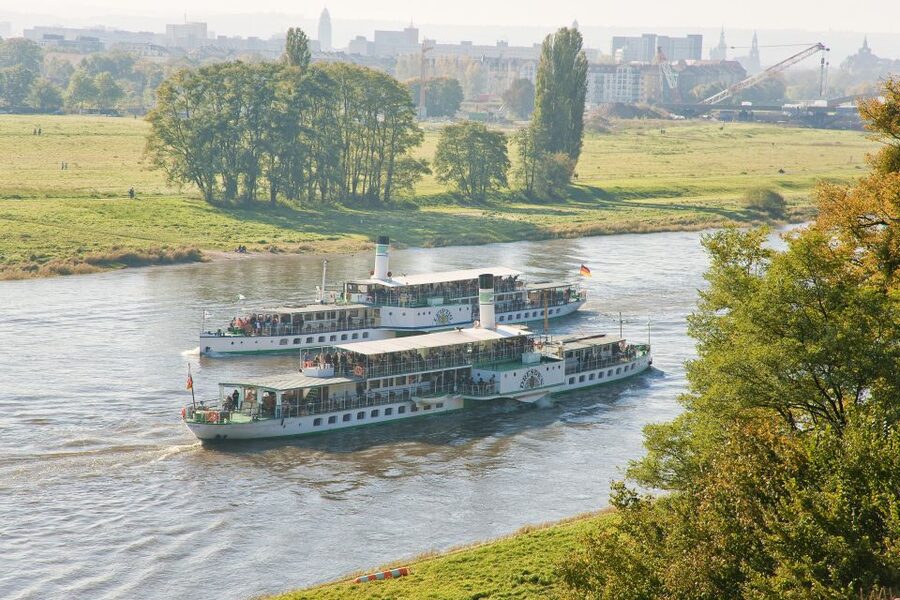 Dresden: Scavenger Hunt to Elbe River & Castles - What the 11-envelope format feels like