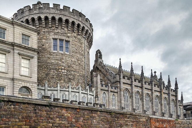 Dublin Book of Kells, Castle and Molly Malone Statue Guided Tour - Walking from Trinity College to Dublin Castle