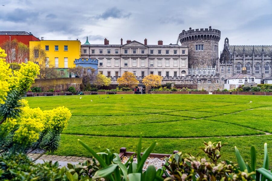 Dublin: Book of Kells, Dublin Castle and Christ Church Tour - St. Andrew’s Church and the Molly Malone stop