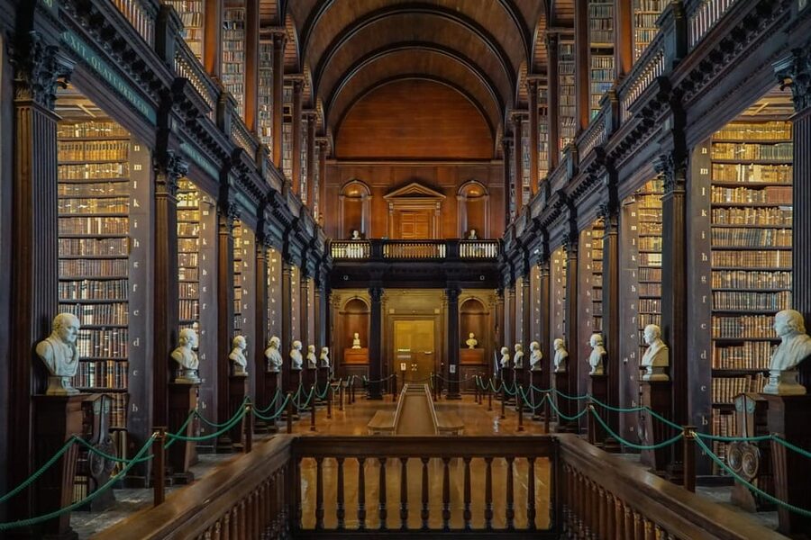 Dublin: Book of Kells, Dublin Castle and Christ Church Tour - Starting at Wellington Quay in Temple Bar