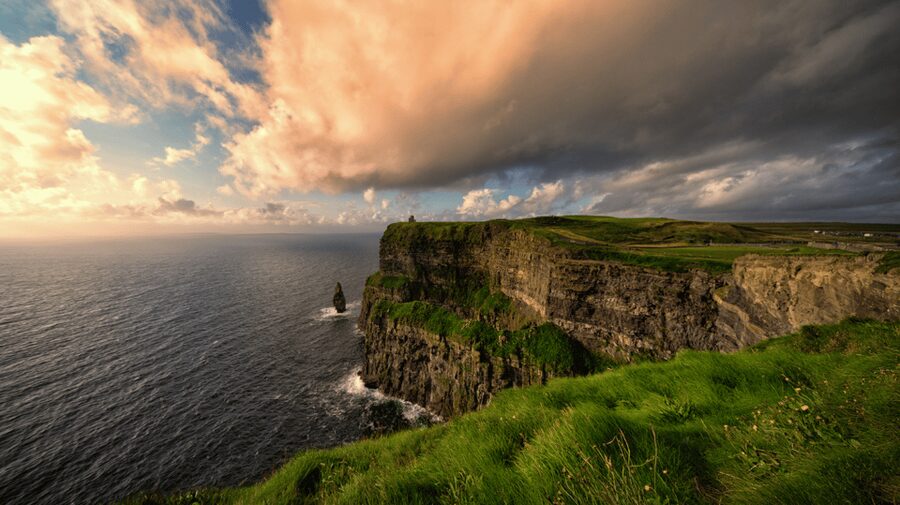 Dublin: Cliffs of Moher, Ennis, & Bunratty Castle Day Tour - How the guide affects the experience