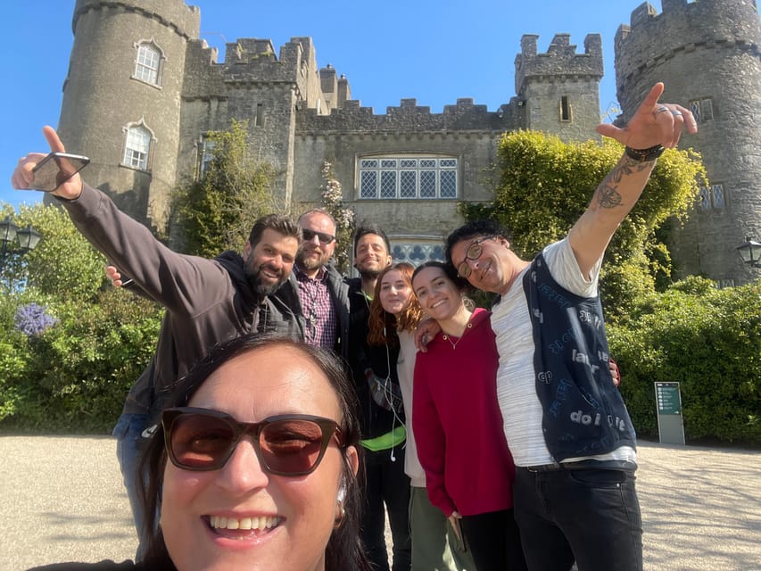 DUBLIN: Malahide castle and Howth MULTILINGUAL full day tour - Howth harbor, fishing boats, and possible seals