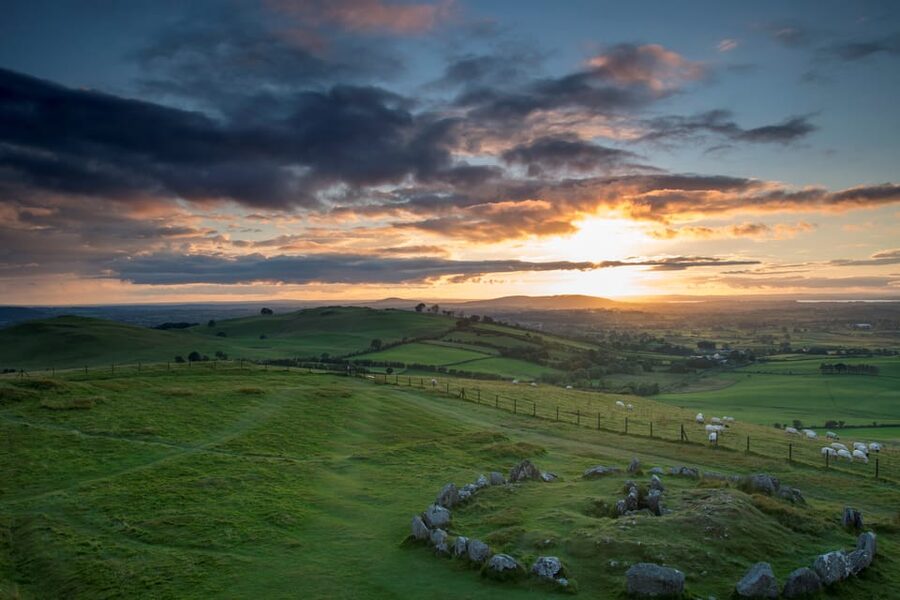 Dublin: Private Boyne Valley and Trim Castle Day Tour - Slane and the traditional pub lunch