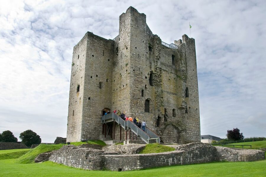 Dublin: Private Boyne Valley and Trim Castle Day Tour - How the private vehicle changes the day
