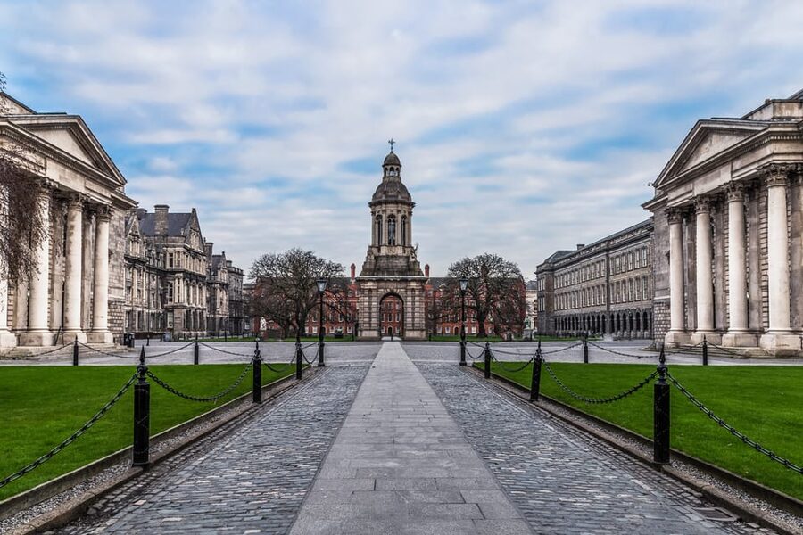 Dublin: St Patrick's, Book of Kells, and Dublin Castle Tour - Timing, group size, and physical demands