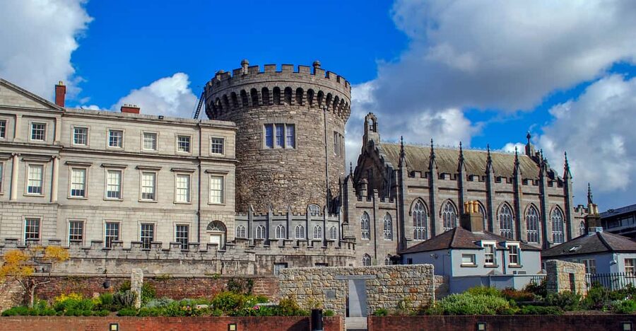 Dublin: St Patrick's, Book of Kells, and Dublin Castle Tour - Starting at St Patrick’s Garden and Cathedral